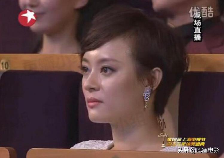 赵丽颖眼睛发炎上台领奖侧面照片,赵丽颖领奖神图高清照片