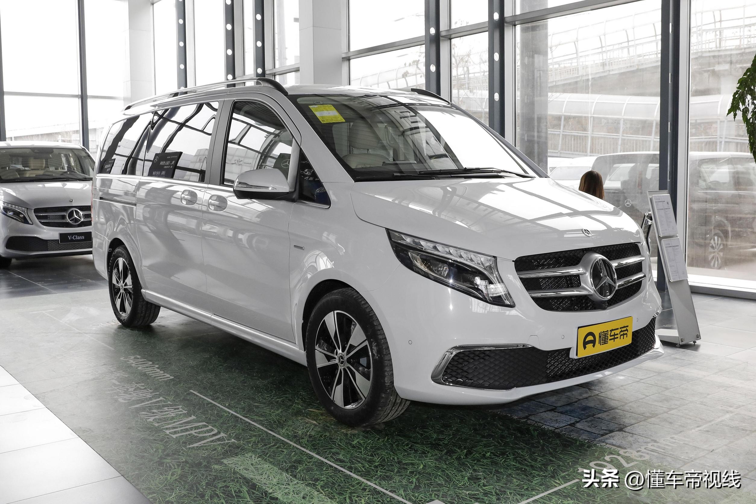 新车|顶配售68.99万，别克世纪商品车发运/开启交付，竞争奔驰V级