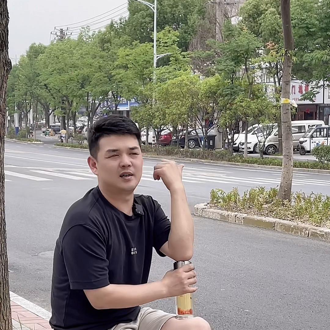 十万的车车贩子赚多少钱,车贩子一台五六万的车能挣多少钱