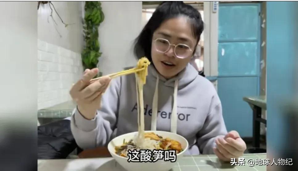 90后女人网恋奔现,90后女孩与男友奔现