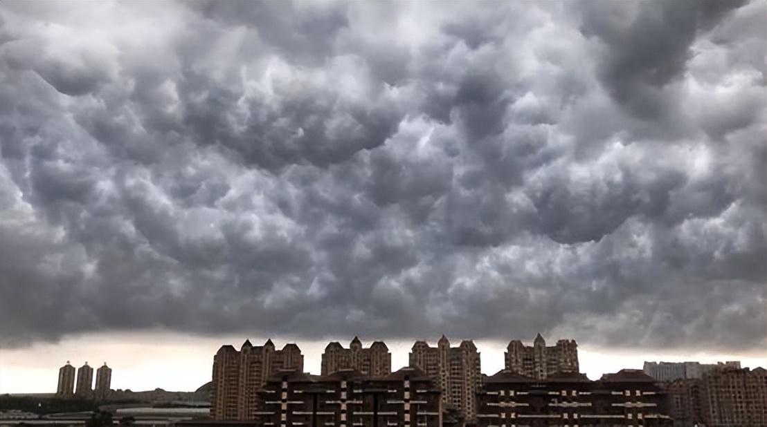 北京天空异景现象最新,北京天空现壮观弧状云