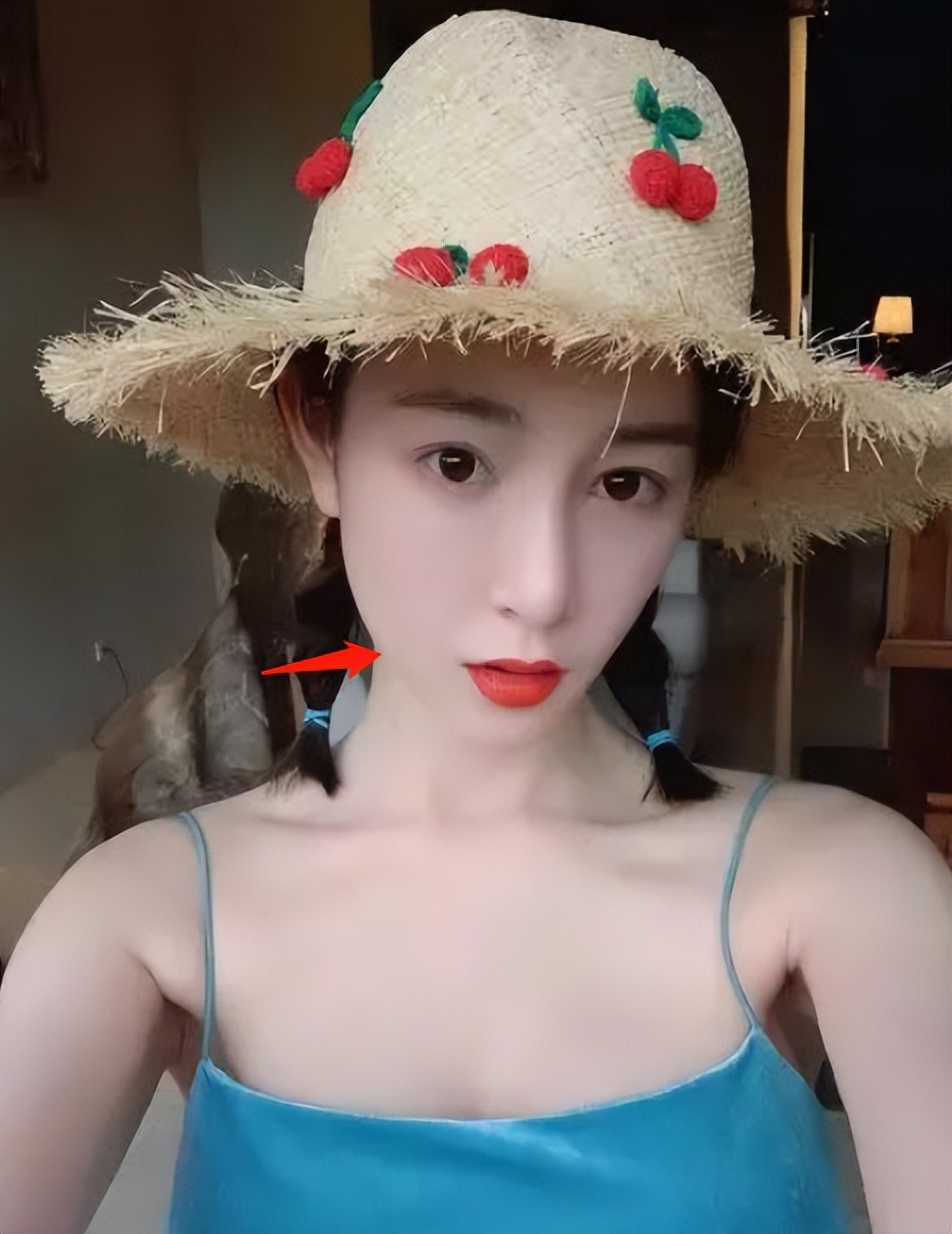 完美女神根本不存在！死皮、黑头、痘痘、毛孔…怼脸暴露真实颜值