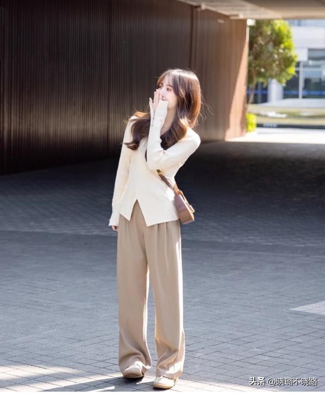 今年最洋气的阔腿杏色裤春秋新款,女款杏白加绒裤