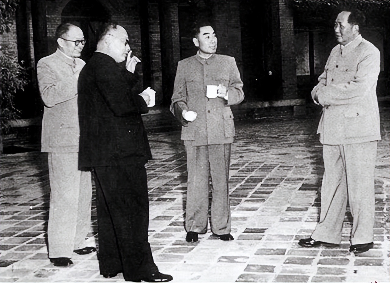 72年陈毅病重回光返照,女儿含泪将耳朵凑近,听见说了八个字