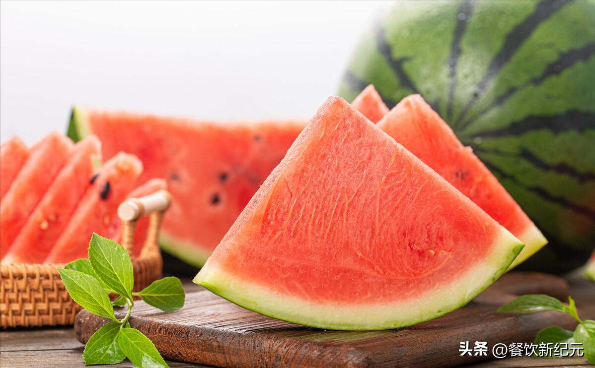 春天中老年人吃什么水果最好,55岁以上的中老年少吃这4种水果