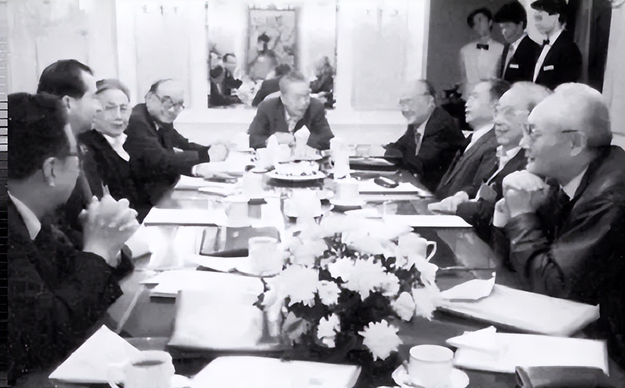 英国为阻止中国收回香港，准备了48颗原*弹子**，美国听完立刻拍板