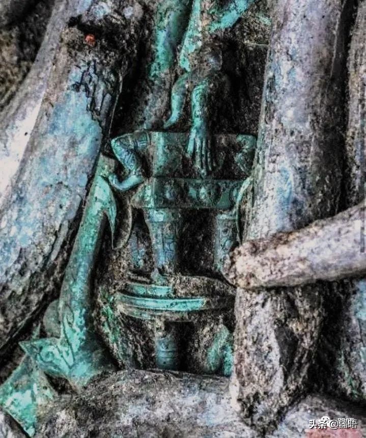 三星堆时尚,三星堆鸟头狮身