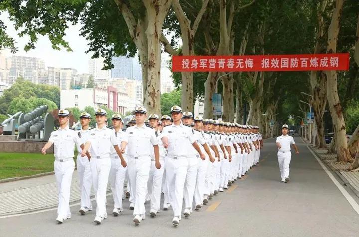 足球评论员贺炜,足球主持人贺炜