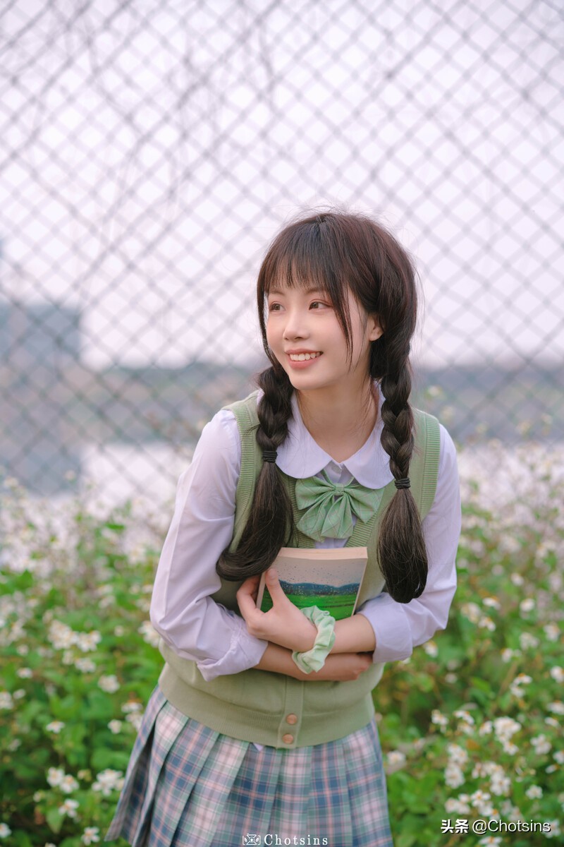 足球校园拍照,校园足球场摄影