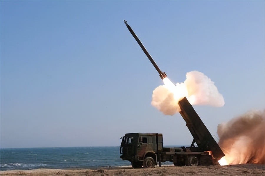 俄罗斯火箭炮攻击视频,俄罗斯冰雹火箭炮万箭齐射