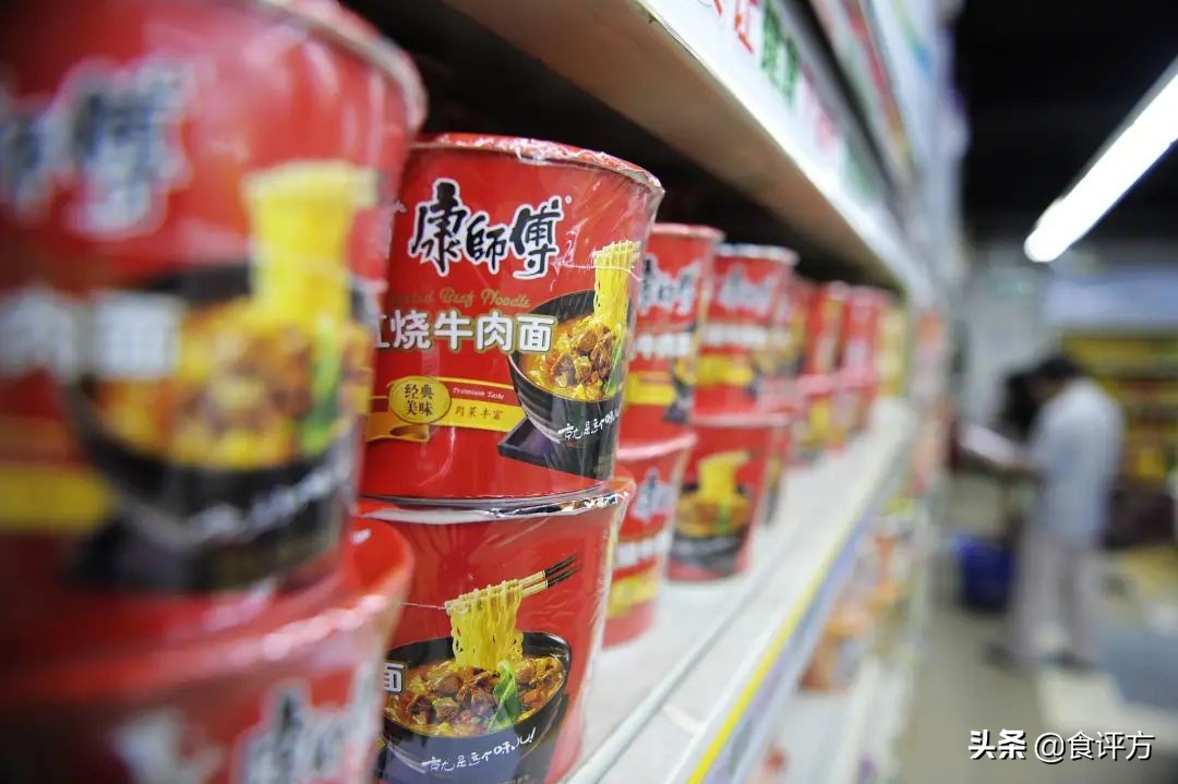 “土坑酸菜”事件后,康师傅2021年报显示:方便面业务在萎缩
