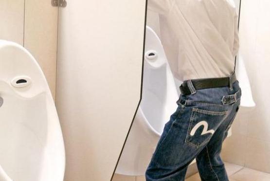 一位单身女青年的疑问：同房时，男人尿尿和射精会同时发生吗？