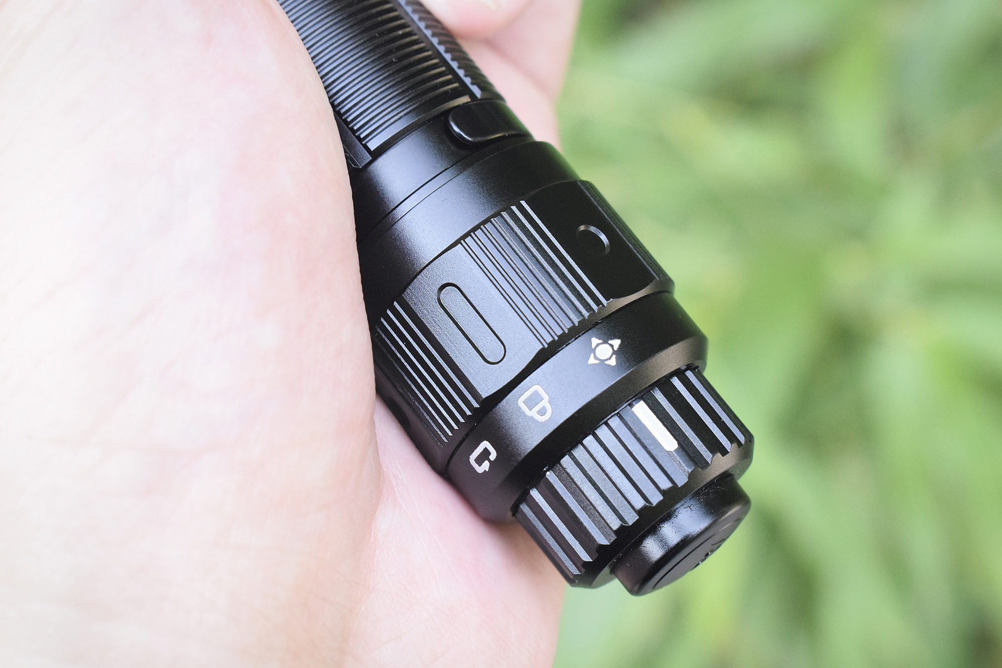 稳定高效,强光压制!Fenix菲尼克斯TK22TAC双模式战术手电体验