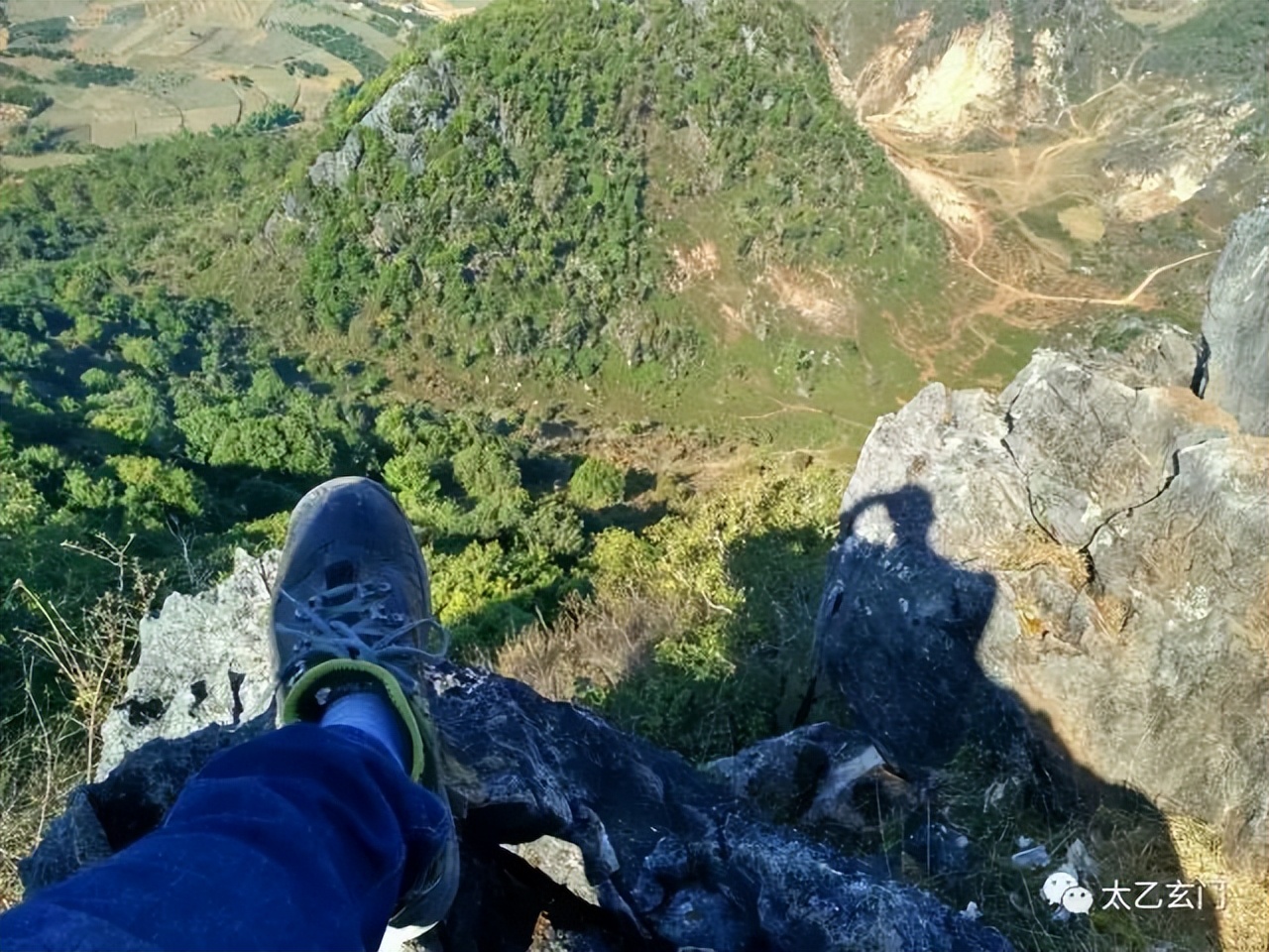 攀普洱天壁山之西门崖子：一日凌云出，群山齐失自高心