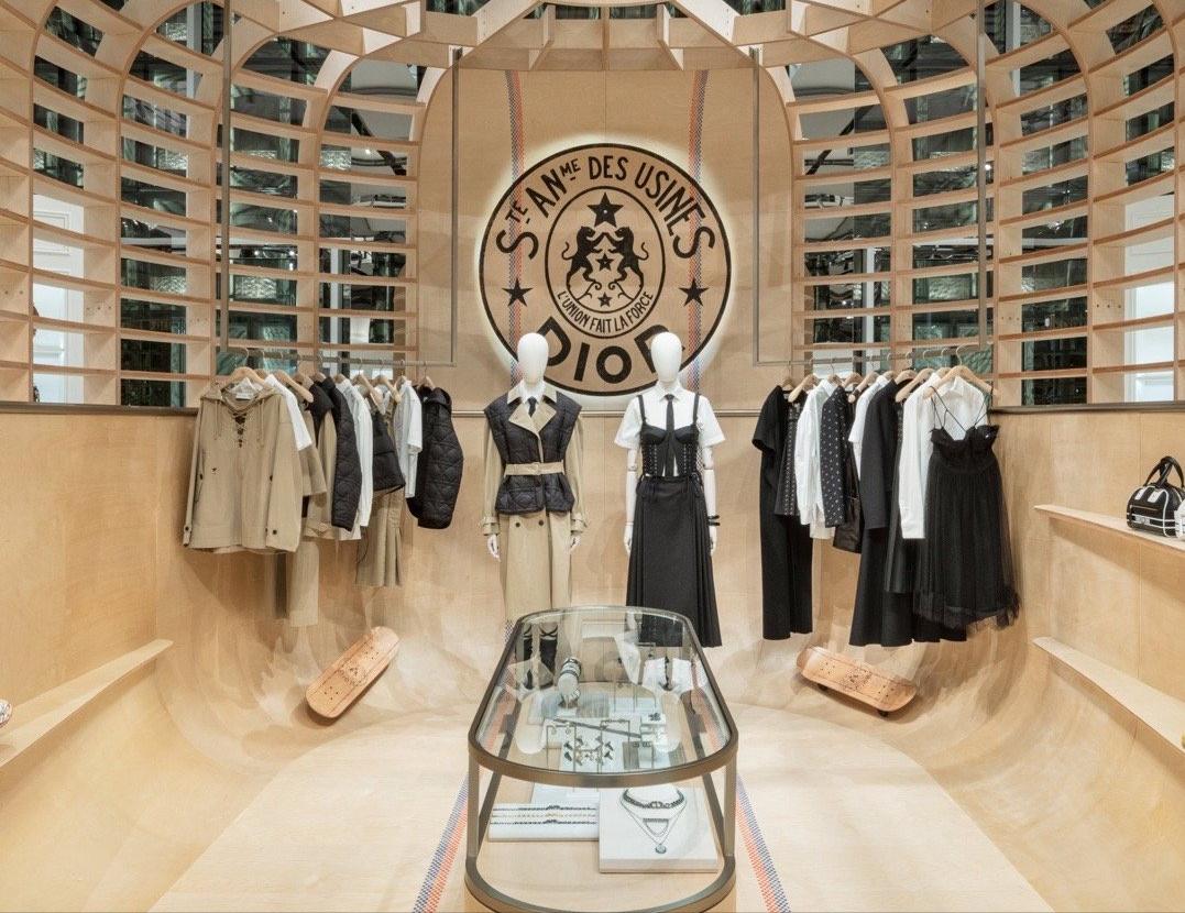 怎么看待迪奥抄袭我国马面裙,迪奥抄袭马面裙事件