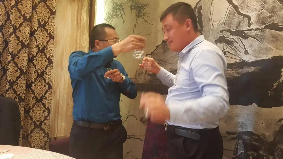 白酒啤酒混着喝的后果,啤酒和白酒混着喝的危害