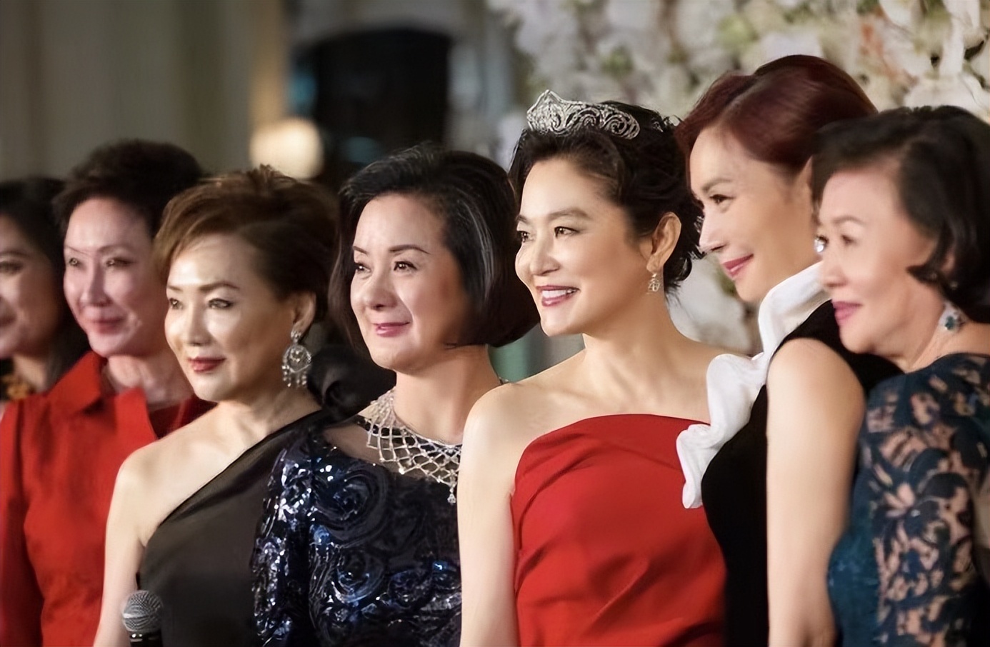 年轻显老和老了显年轻,年轻显老和年纪大显年轻选择哪个