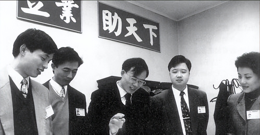 上海富豪郭广昌：花45亿买“酒”，4个月豪赚60亿，今身价8064亿