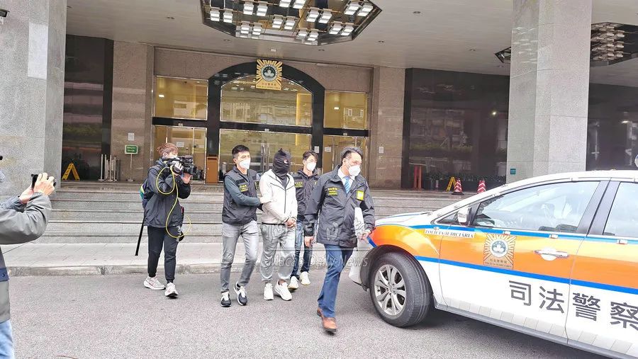 警截男外雇*子烟电**弹含*醉药麻**再拘一道友