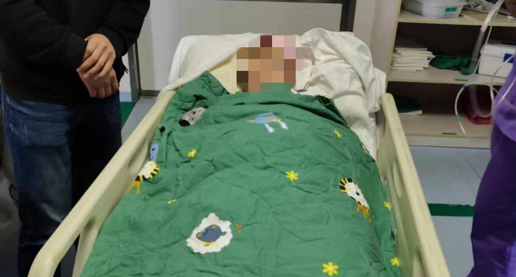 产妇大出血近8000医护抢救7小时,产妇大出血医护营救力保母子平安