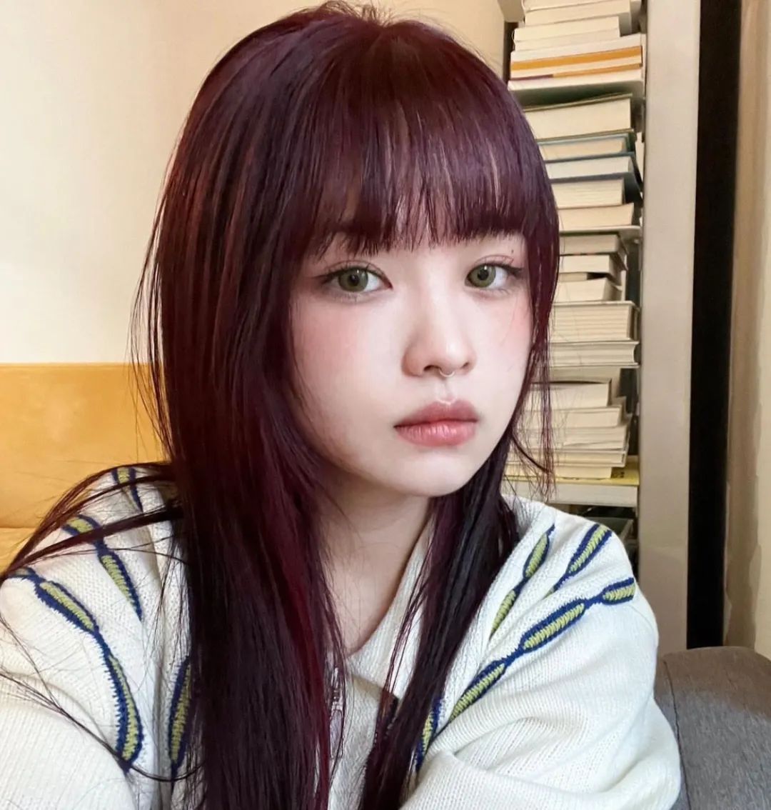 女生齐刘海和中分哪个更减龄,2021减龄最火发型齐刘海