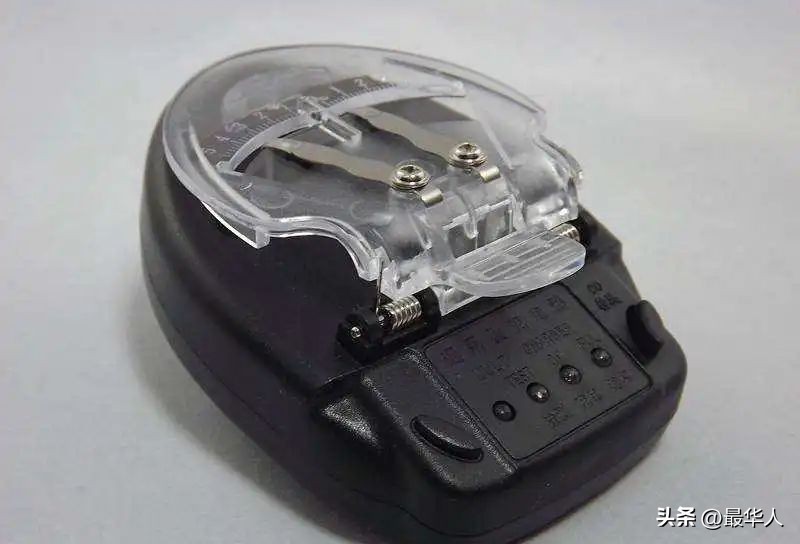 万能充电器发明学生,发明万能充的小伙怎么样了