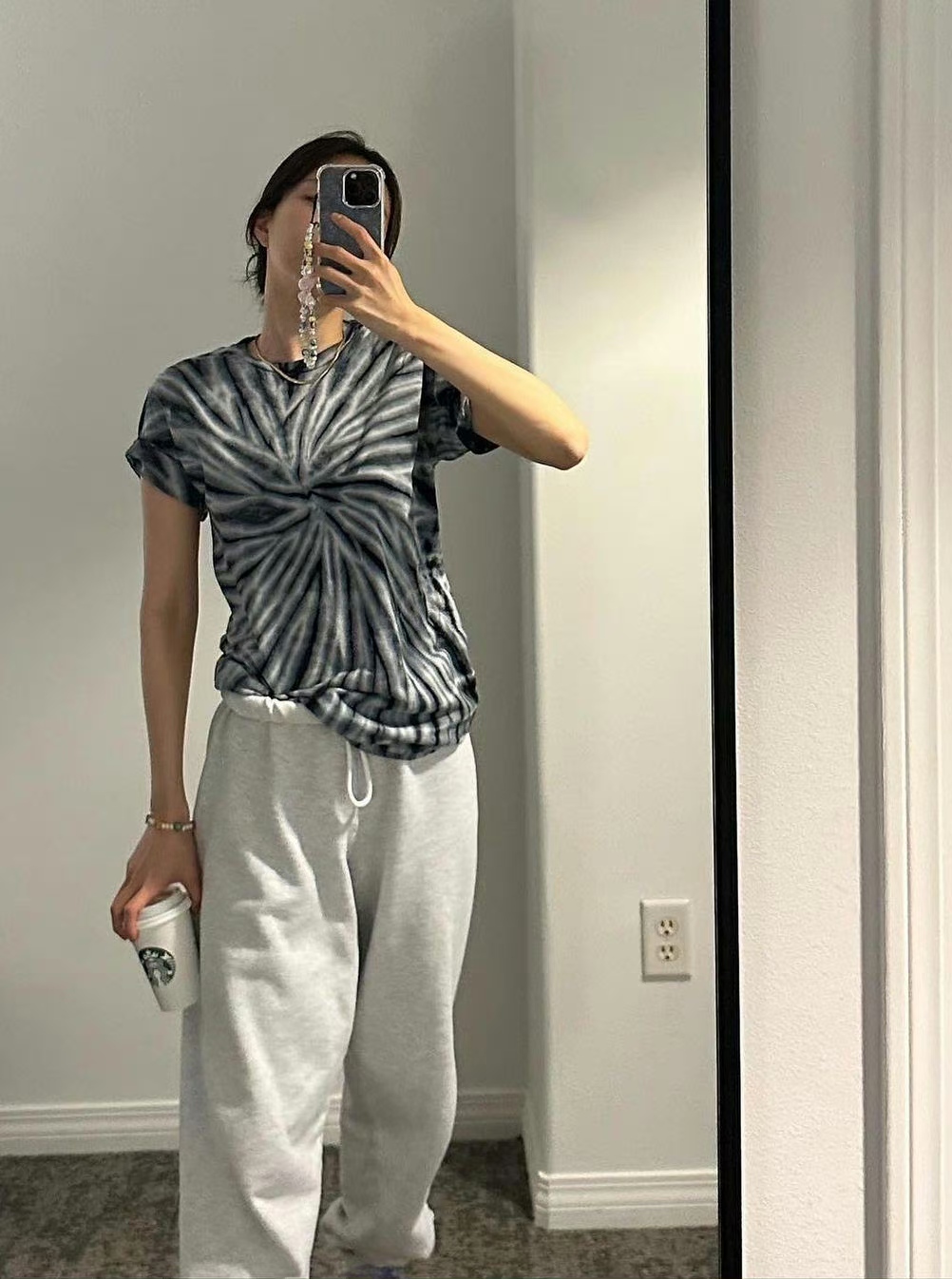 孙娜恩穿吊带裙,孙娜恩粉红色裙子