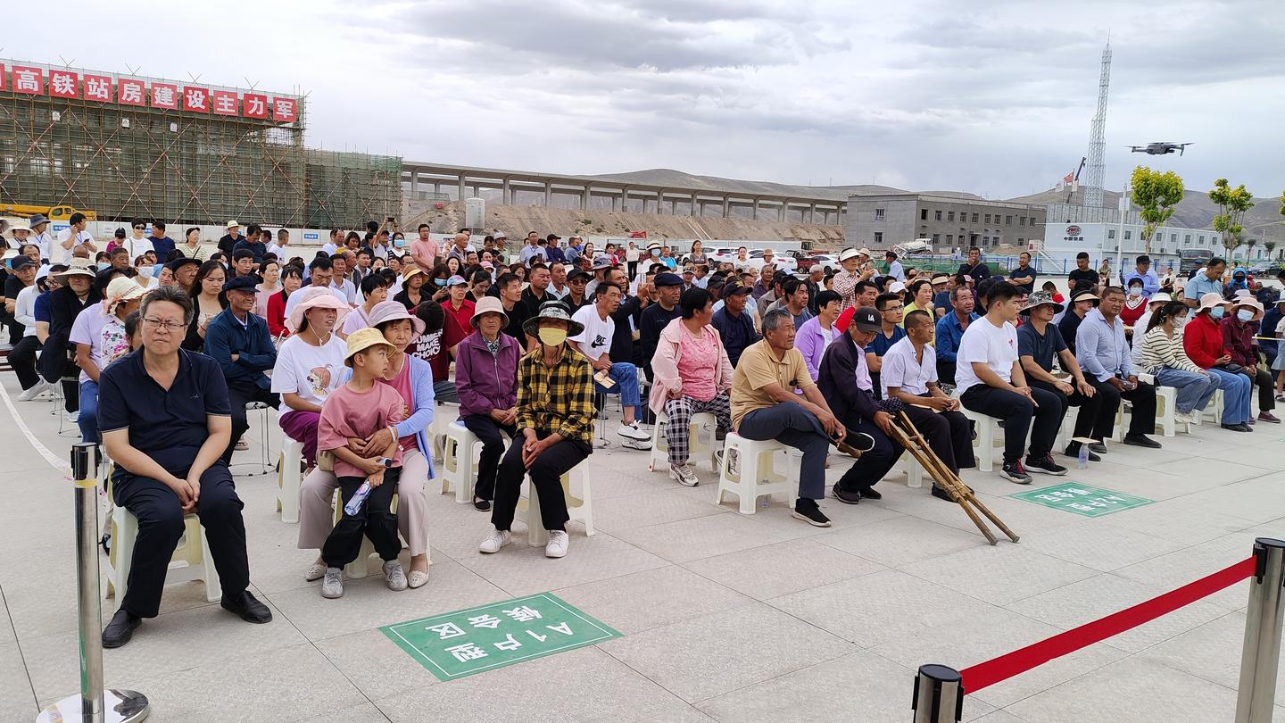 易地搬迁户喜获新房,分房双喜临门