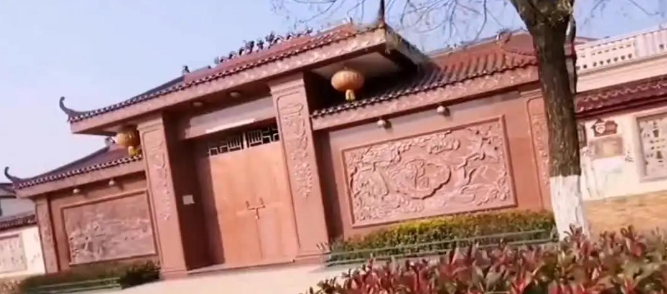 章泽天刘强东事件解说,章泽天携手刘强东出席英国皇室