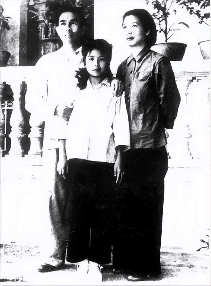 陶铸的女儿陶斯亮说：别把我和*干高**子弟扯在一起，我没那种优越感