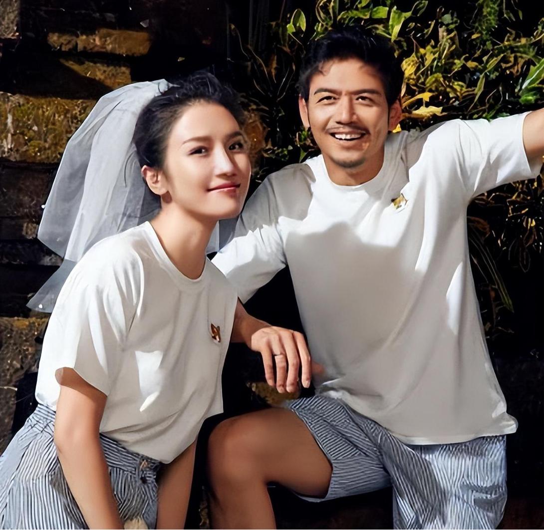 杨烁终于活成你想要的样子,杨烁从年轻到现在颜值变化