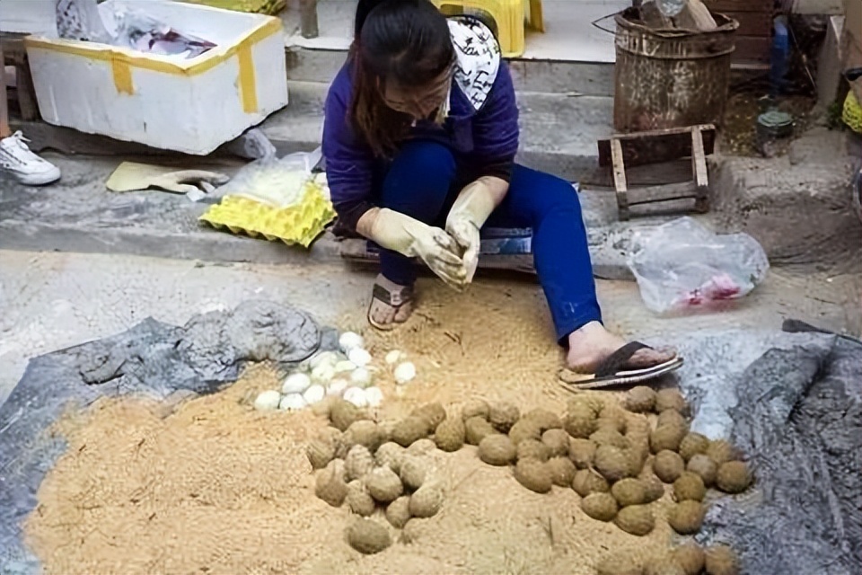 松花蛋内幕,松花蛋的名称怎么来的