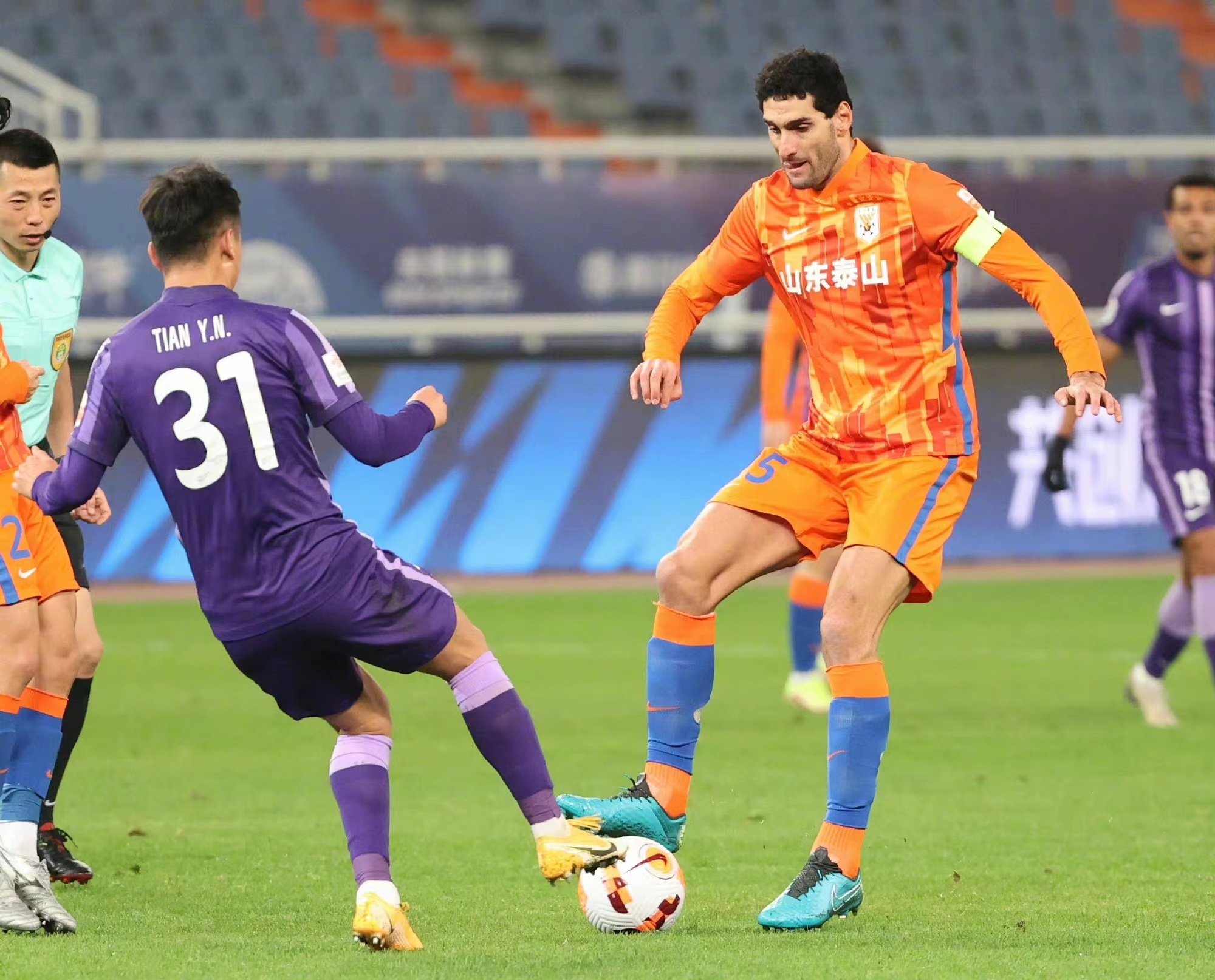 克雷桑被犯规,克雷桑为什么被打