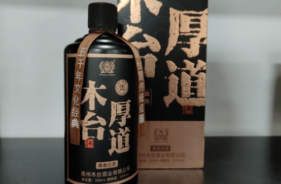 售价不到10块的大乌苏，不过是“工业水啤”，却年销10亿瓶，凭啥