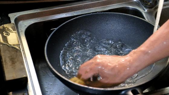 爱仕达不粘锅掉了涂层发黑致癌吗,不粘锅有毒吗会不会掉色