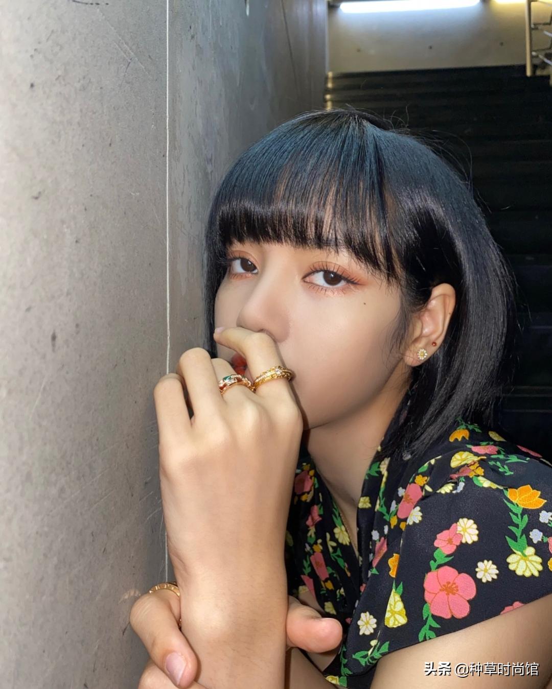 八字刘海怎么打理才不会显头秃,12岁圆脸头秃长发适合剪什么刘海