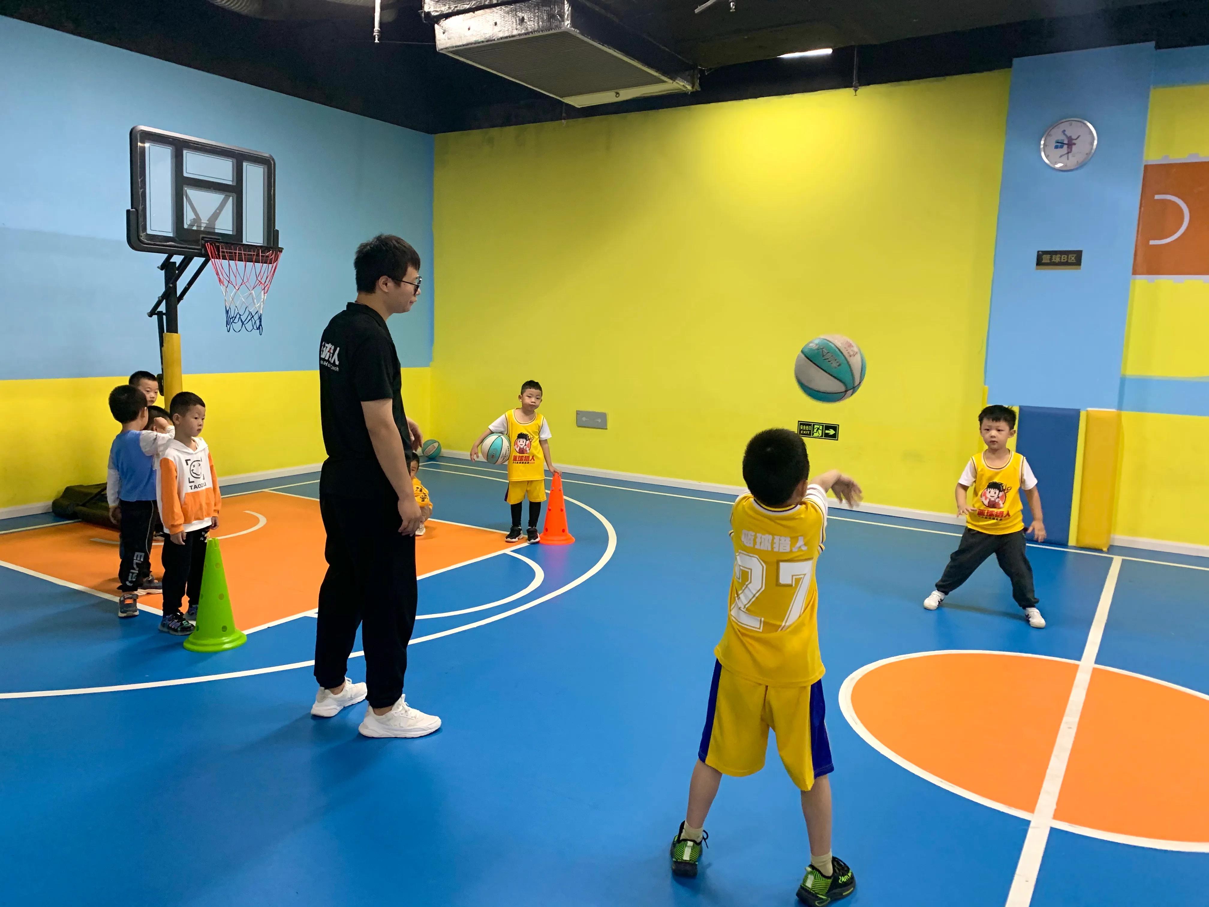 提高篮球的战术训练用什么方法,篮球场上的小动作和技巧