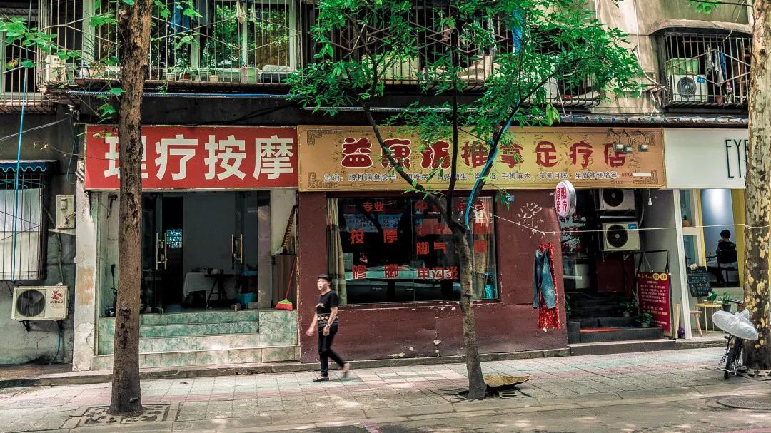 长沙一半人给另一半洗脚,长沙一半人给另一半人洗脚