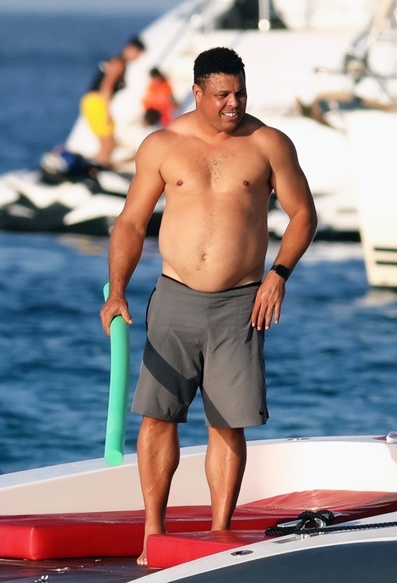 卡卡罗纳尔多世界杯,罗纳尔多世界杯捧杯