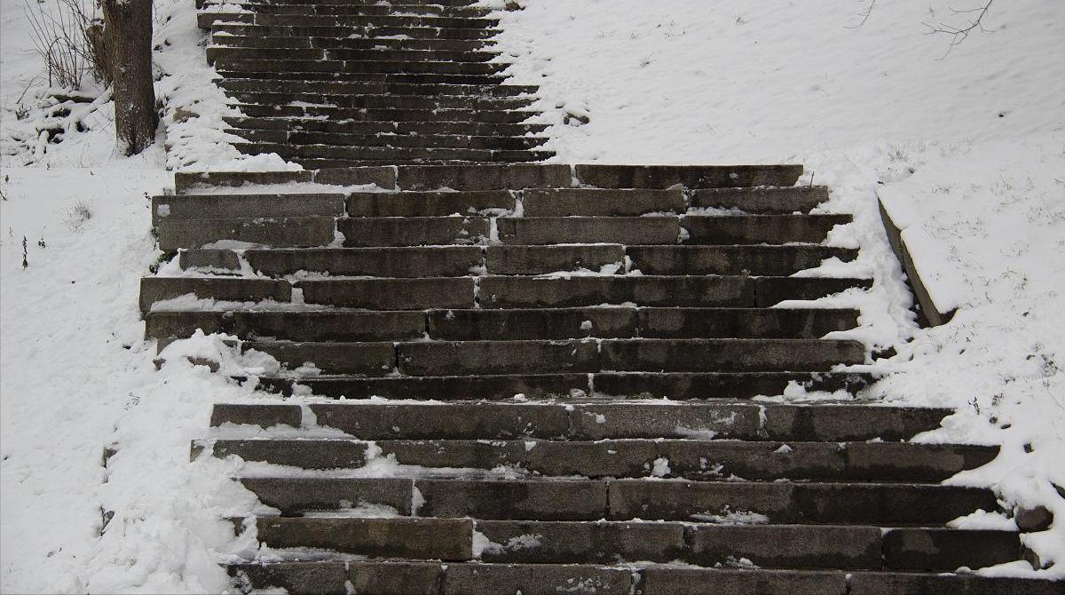 河南一女子朋友圈借钱300人打钱,女孩发300人微信借钱