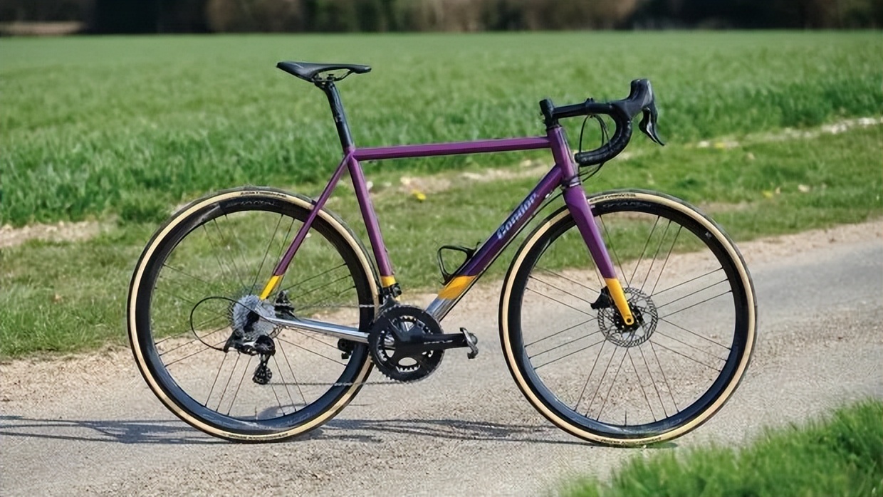 碳纤维和钢架公路车,入门碳纤维公路车和顶级铝公路车