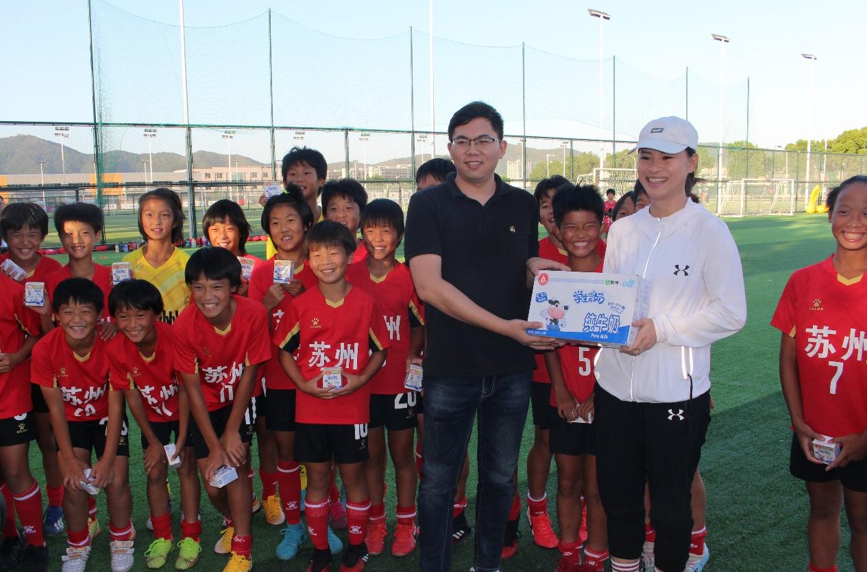 太湖边小玫瑰绽放中青赛公益行浦玮走进苏州香山实验小学