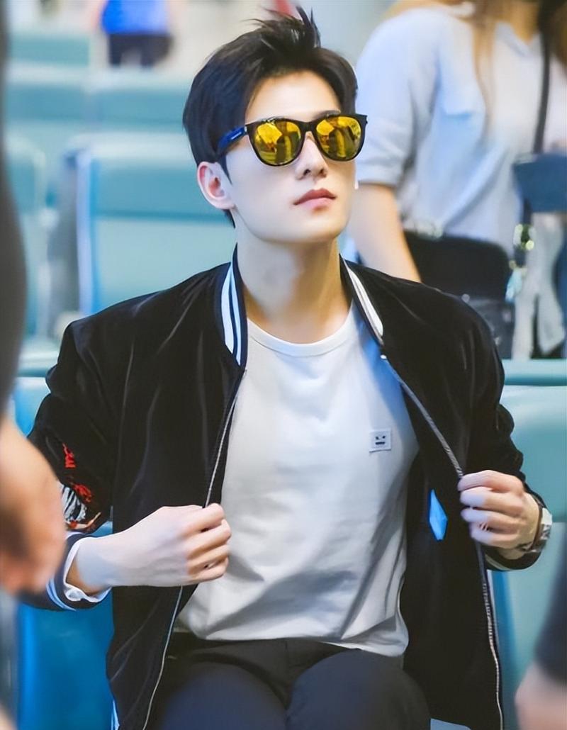 “亚洲第一美胸”*思敏杨**：从住豪宅到开拉面馆，胸怀大志笑对人生