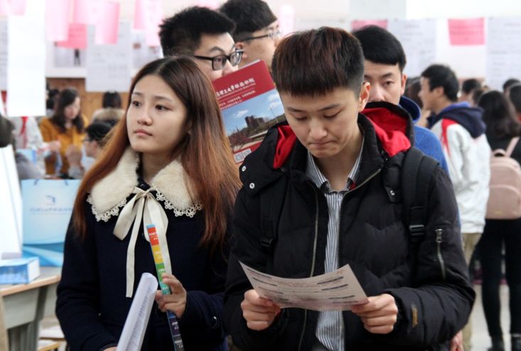 男子月领5500当全职儿子算啃老吗,辞职回家当全职儿女算啃老吗