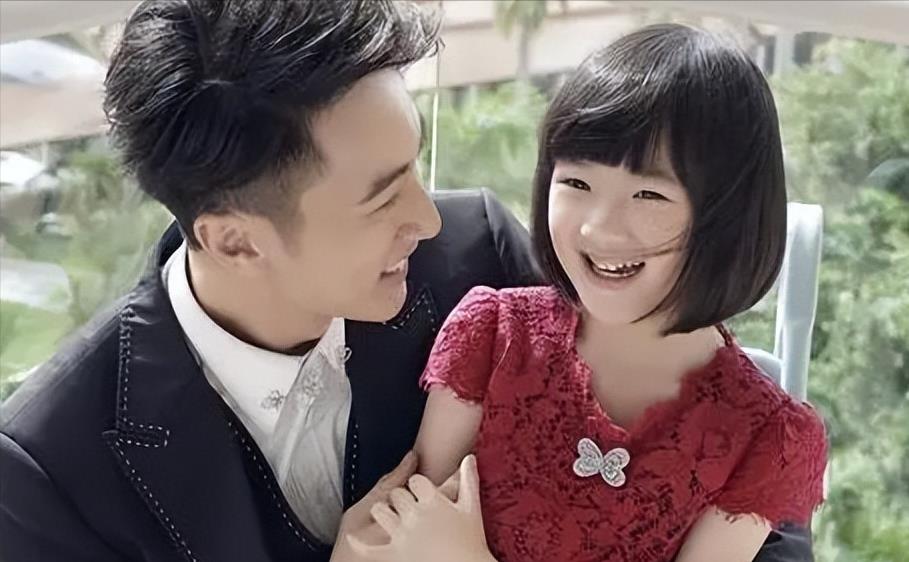 10岁她赤身露体，20岁又声称自己还是处女，“美国舒淇”裸照丑闻