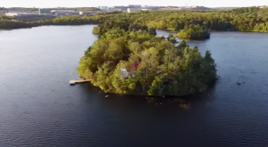 加拿大每年养房费用,加拿大温哥华1800万房子