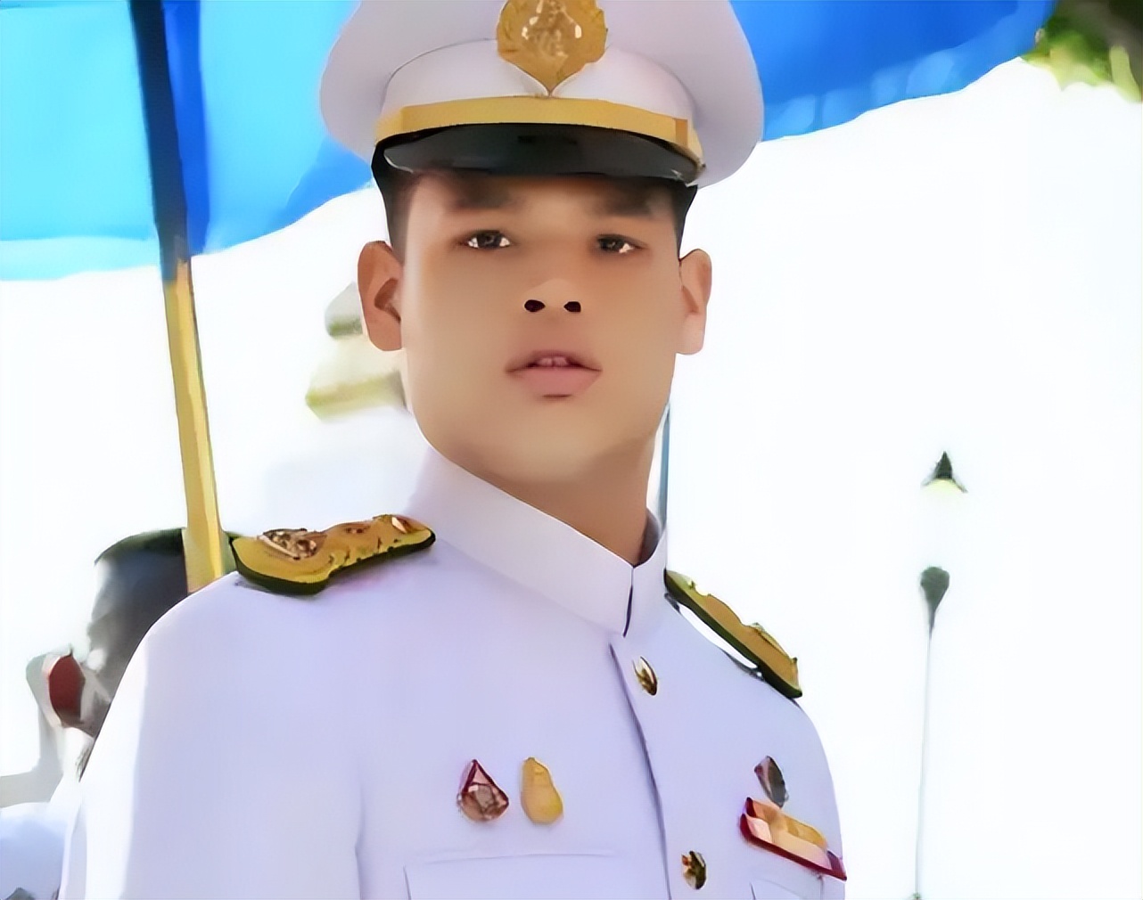 泰国提帮功王子18岁生日情况,泰王14岁提帮功难当大任