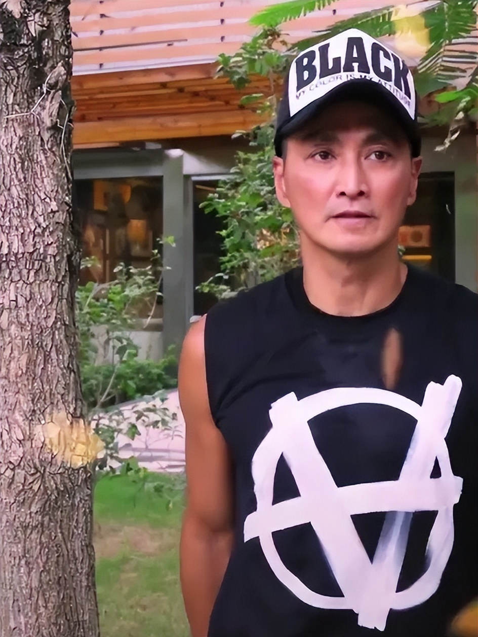 62岁何家劲有女儿吗,何家劲的一生年轻童年是怎么过的