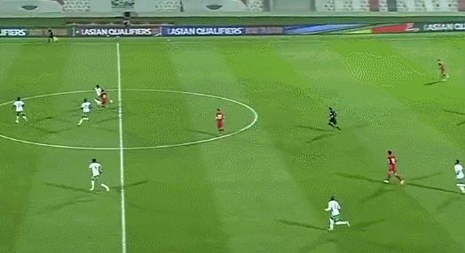 天壤之别！男足有人刚登场就散步，C罗补时还在玩命跑，还洗吗？