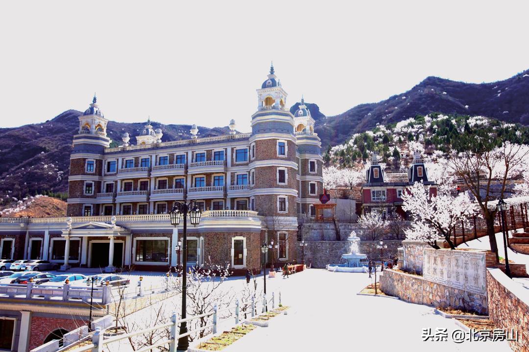 穿梭于各个酒庄参观品酒之旅,夏日房山